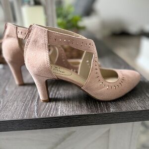 Blush colored heel. Size 7.5